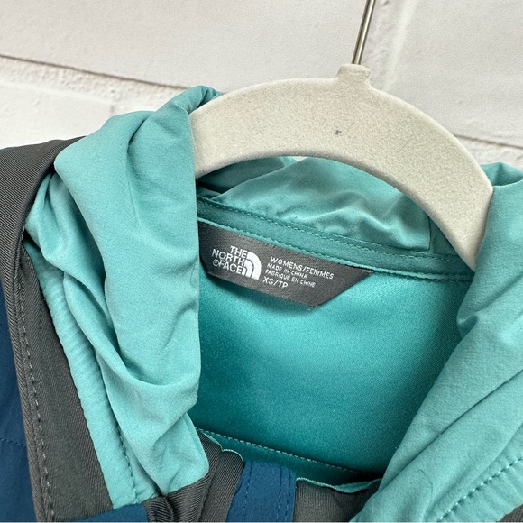 The North Face ColorBlock Jacket - Picture 11 of 12